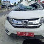 Mobil Yang Ditumpangi Kepala Dinas Kesehatan Konawe Ditabrak, Ini Kronologisnya