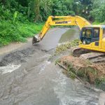 Tanggap Terhadap Keluhan Masyarakat, Pemda Koltim Lakukan Pengerukan Sedimen di Bendungan Simbalai
