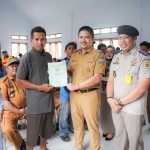 Ratusan Warga Ladongi Kolaka Timur Terima Sertifikat Tanah