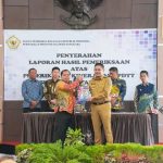 Bupati Kolaka Timur Terima LHP Dari BPK Sultra Tahun Anggaran 2022 dan 2023