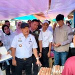 Pastikan Harga Sembako Tetap Stabil Di Pasaran, Pj Bupati Konawe Pimpin Operasi Pasar di Asinua