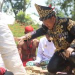 Usai Pimpin Upacara, PJ Bupati Harmin Bersama Mokole Konawe Ziarah Makam Raja Lakidende Serta Prosesi Adat “Mosehe”