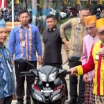 Momen Hardiknas, PJ Bupati Harmin Serahkan Motor Dinas Kepada Para Pengawas Sekolah Dan Ratusan SK PPPK Konawe