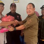 Tinjau Lokasi Banjir Di Lambuya, Pj Bupati Harmin Bagikan Ratusan Paket Sembako Hingga Bantuan Handtraktor