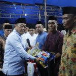 Momen Halalbihalal Di Lambuya, Pj Bupati Konawe Berikan Bantuan Sembako Kepada Masyarakat Asaki Raya