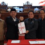 DPRD Koltim Resmi Serahkan Raperda APBD-Perubahan 2024 Kepada Bupati Azis
