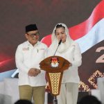 Tampil Elegan Di Debat Perdana Pilbup Konawe, Harmin – Dessy Paparkan Program Prioritasnya