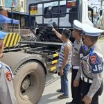 Gelar Operasi Keselamatan Anoa, Polisi Berikan Imbauan Kepada Driver Pengguna Jalan