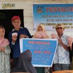 Jelang Lebaran, Pemdes Tongauna Koltim Salurkan BLT-DD Kepada 13 KPM