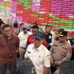 Gubernur ASR Bersama Kapolda Sultra Sidak Pasar Dan Gudang Jelang Lebaran, Pastikan Stok Dan Harga Pangan Aman