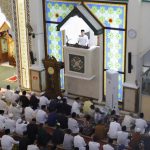 Gubernur Sultra Berikan Ceramah Tarwih Di Masjid Al Kautsar Serta Bagikan Ratusan Paket Sembako