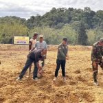 Dukung Ketahanan Pangan, Anggota Kodim Kolaka Dampingi Penanaman Jagung Di Lambotuo Koltim