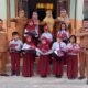 Kecamatan Moramo Utara Perkuat Komitmen Program SETARA, 30 Siswa SD Negeri 6 Terima Bantuan Seragam Sekolah Gratis