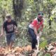 Camat Sampara Gandeng Pemdes Baini Konawe dan Alfamidi Bersihkan Sampah Liar Di Jalan Lalonona